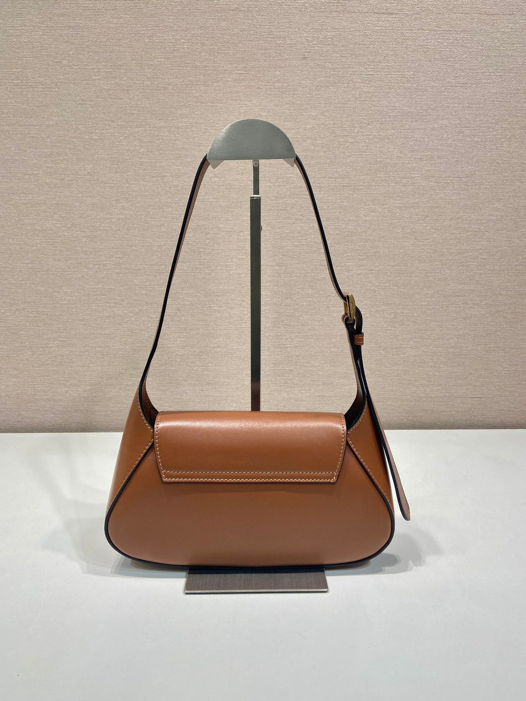 PRADA FLAP BAG 25 IN CINNAMON BROWN SMOOTH CALFSKIN TRIANGLE LOGO
