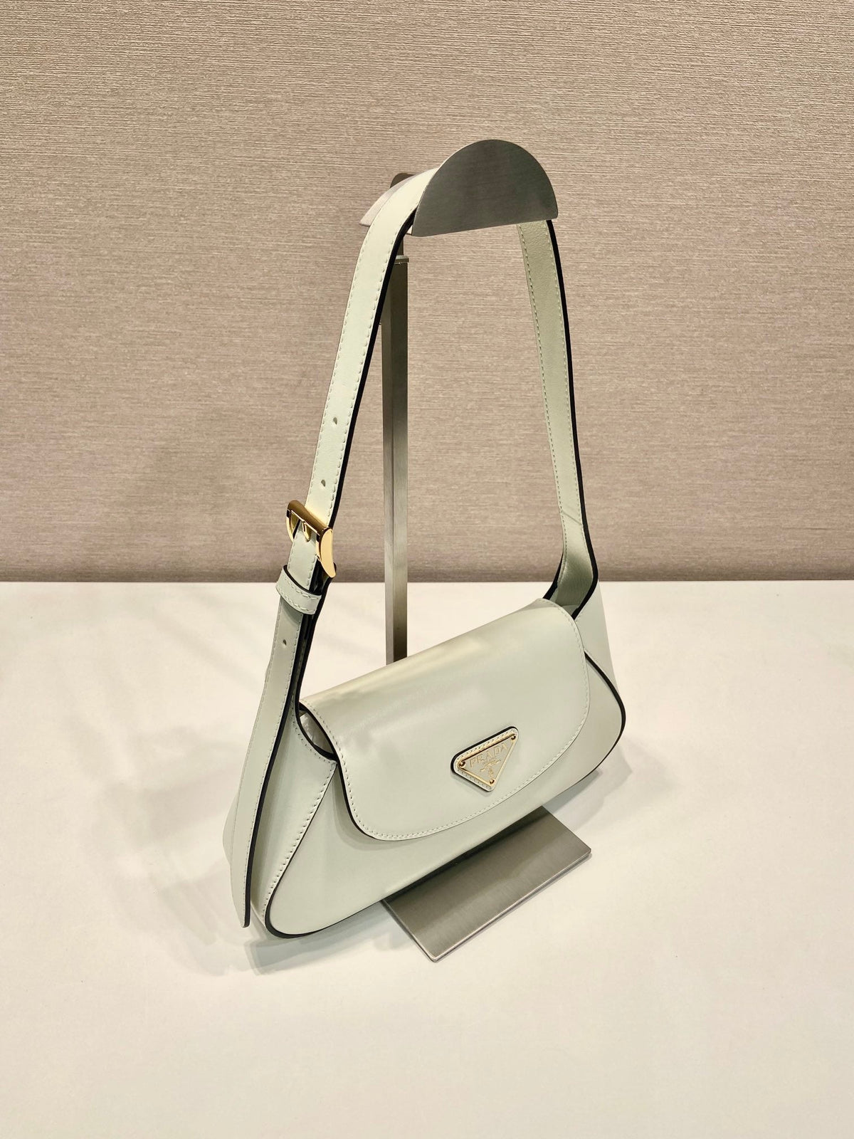 PRADA FLAP BAG 25 IN WHITE SMOOTH CALFSKIN TRIANGLE LOGO