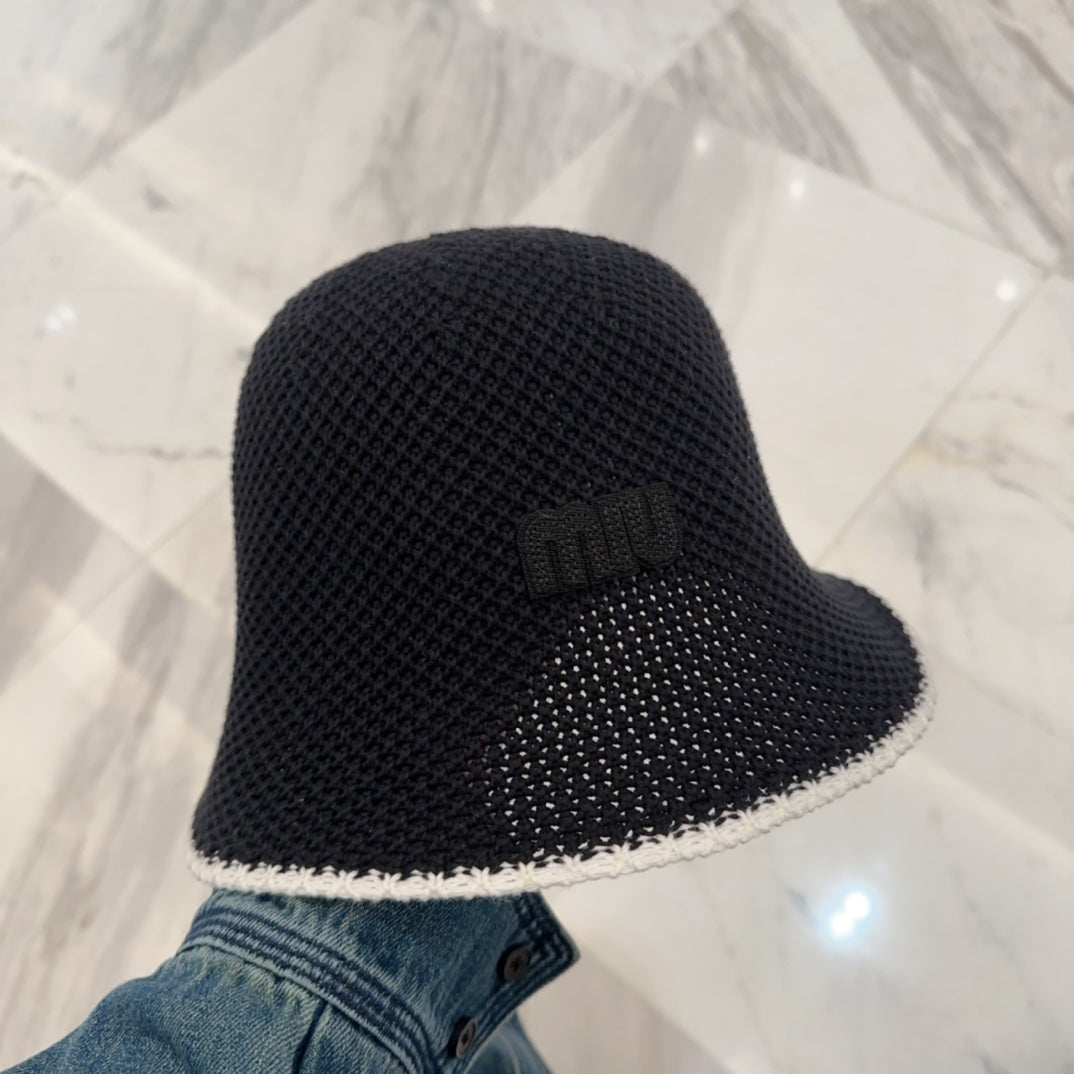 MM BUCKET IN BLACK MESH FABRIC