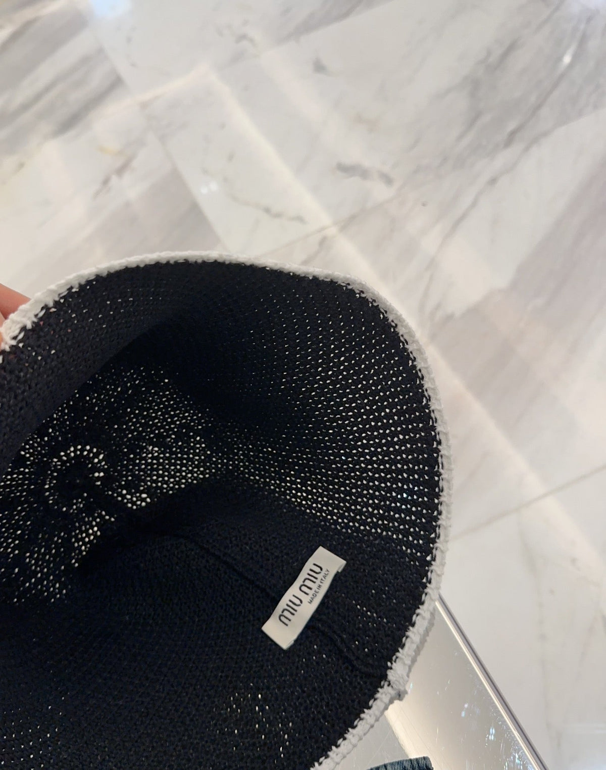 MM BUCKET IN BLACK MESH FABRIC