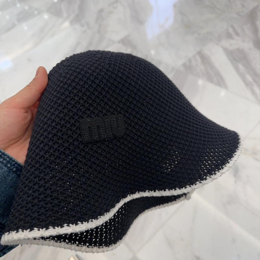 MM BUCKET IN BLACK MESH FABRIC