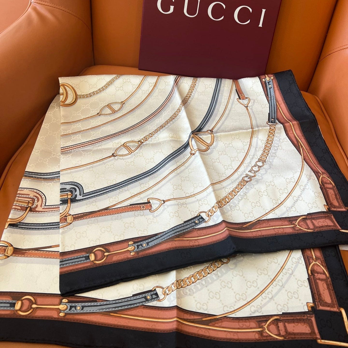 GUCCI 25S SCARF 90 IN SILK 679800