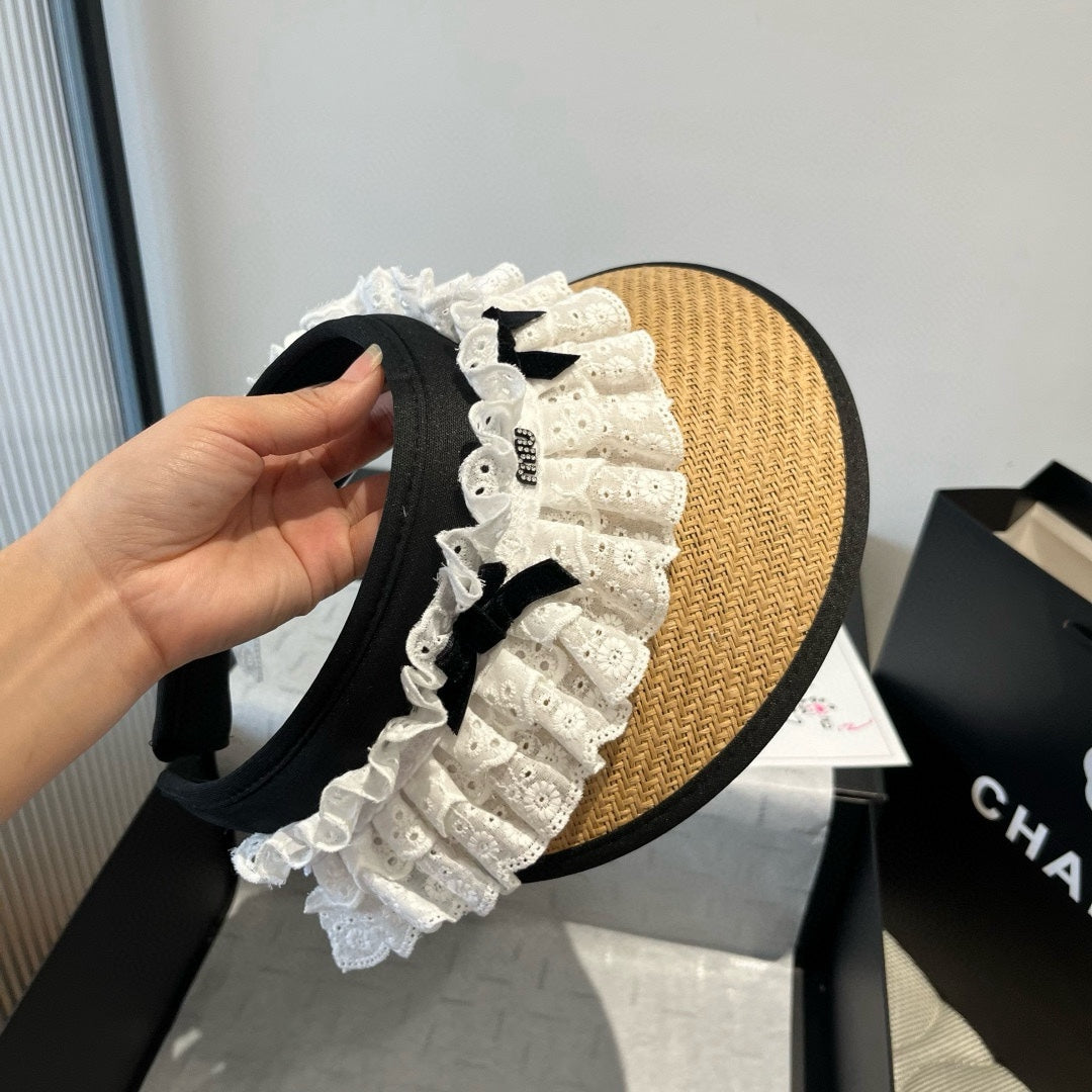 MM OPEN-TOP STRAW HAT IN BEIGE MIX WHITE EYELET FABRIC