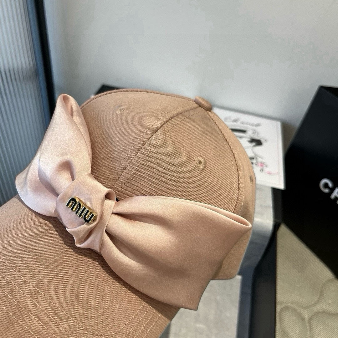 MM BASEBALL CAP IN BEIGE FABRIC WITH LARGE PINK BOW