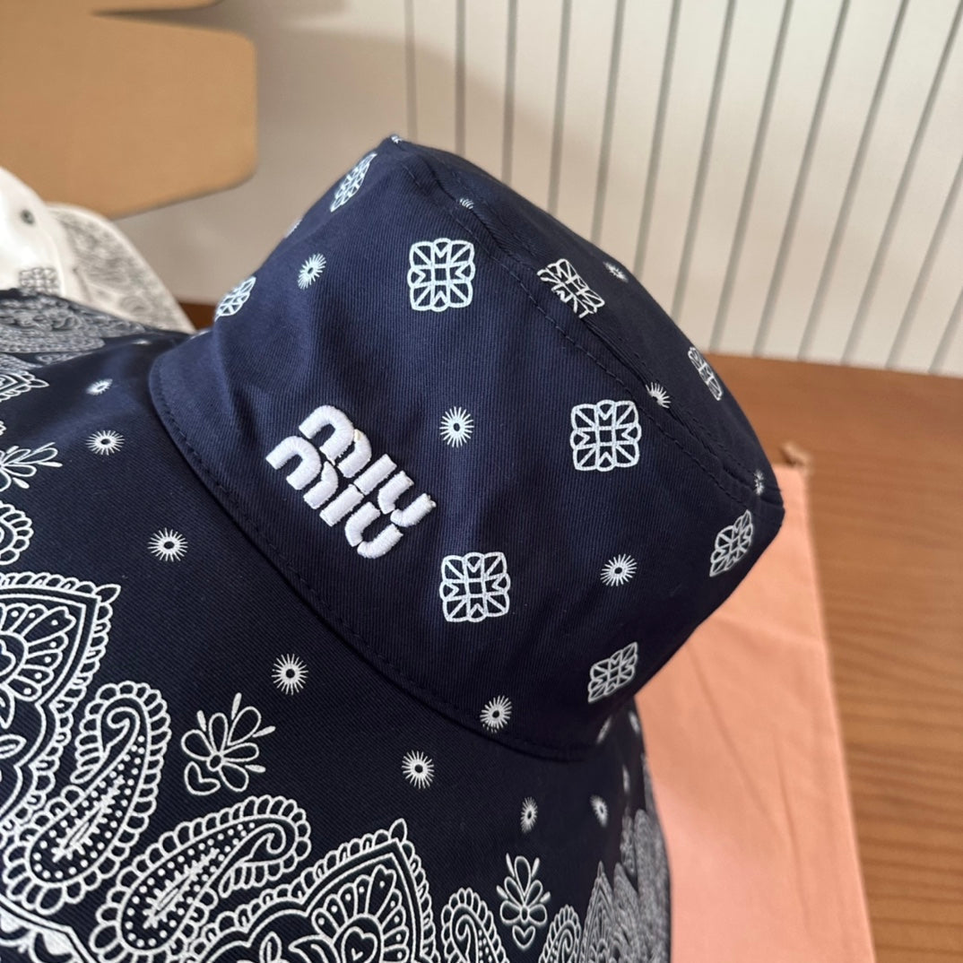 MM BUCKET IN BLACK FABRIC WITH EMBROIDERED PATTERN