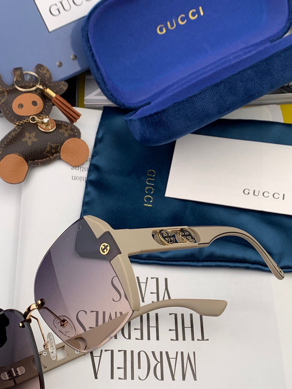 EMBOSSED LOGO SQUARE FRAME SUNGLASSES G0296 IN ACETATE AND METAL