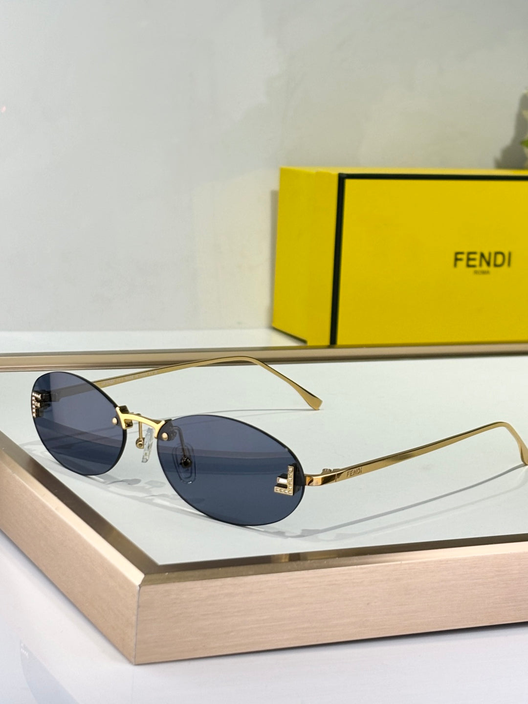FIRST CRYSTAL RIMLESS OVAL FRAME SUNGLASSES FE4075US IN METAL