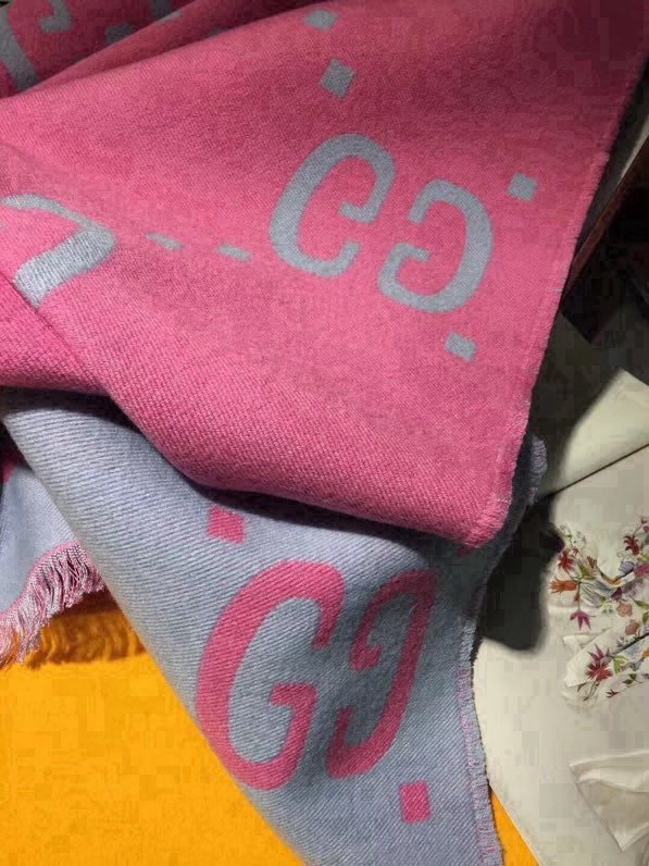 GUCCI 25S SCARF 180 IN WOOL 596385