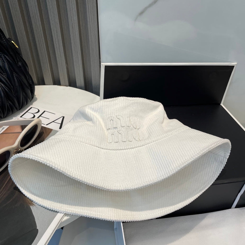 MM BUCKET IN WHITE VELVET WITH LOGO