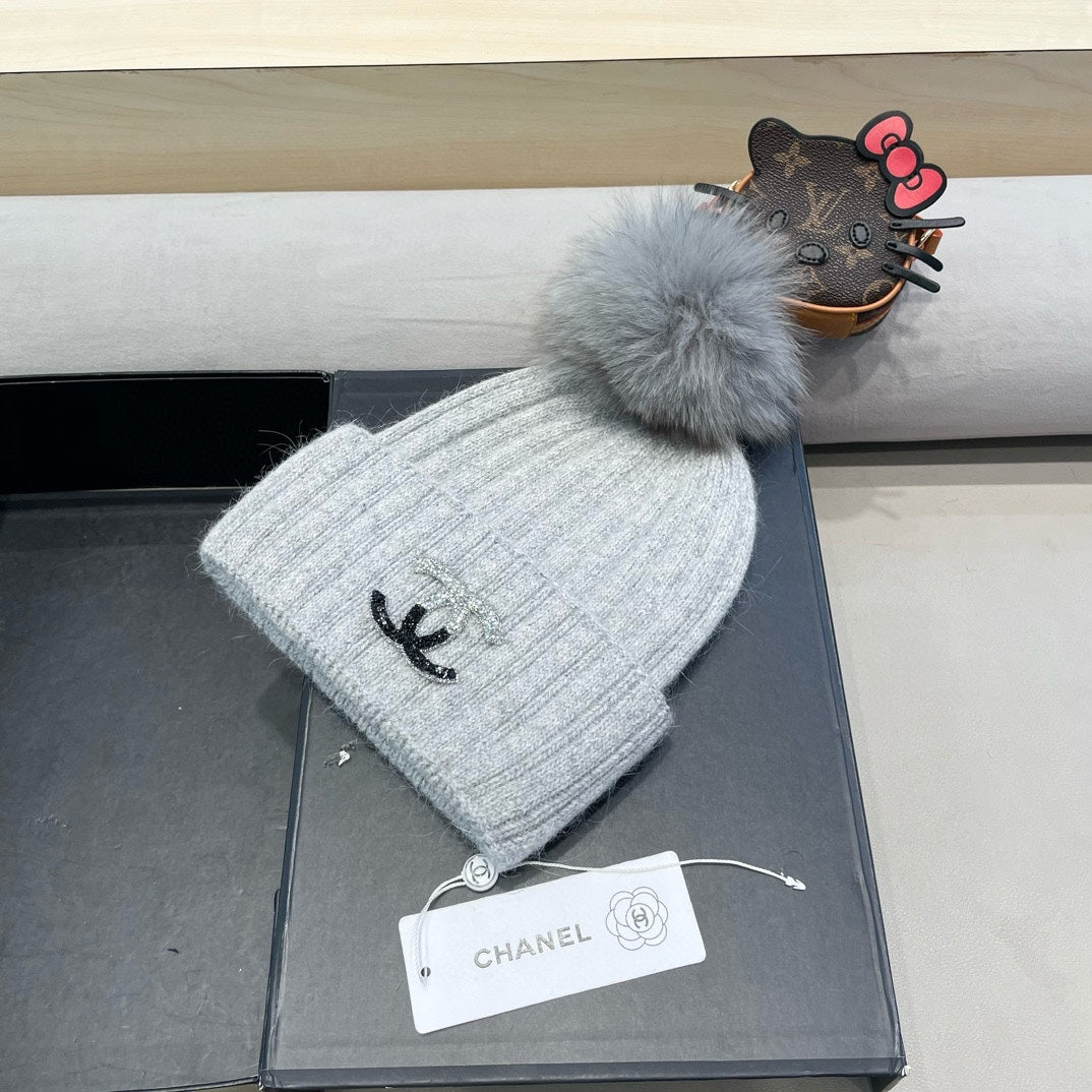 CHANEL BEANIE HAT IN CLOUD GRAY WOOL 426235