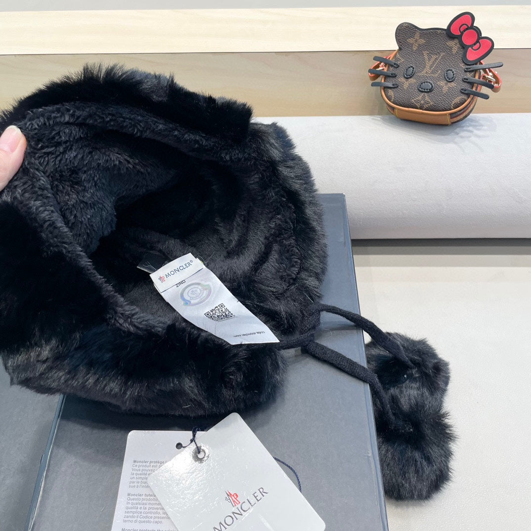 BEANIE HAT IN BLACK WOOL AND FLEECE 436748