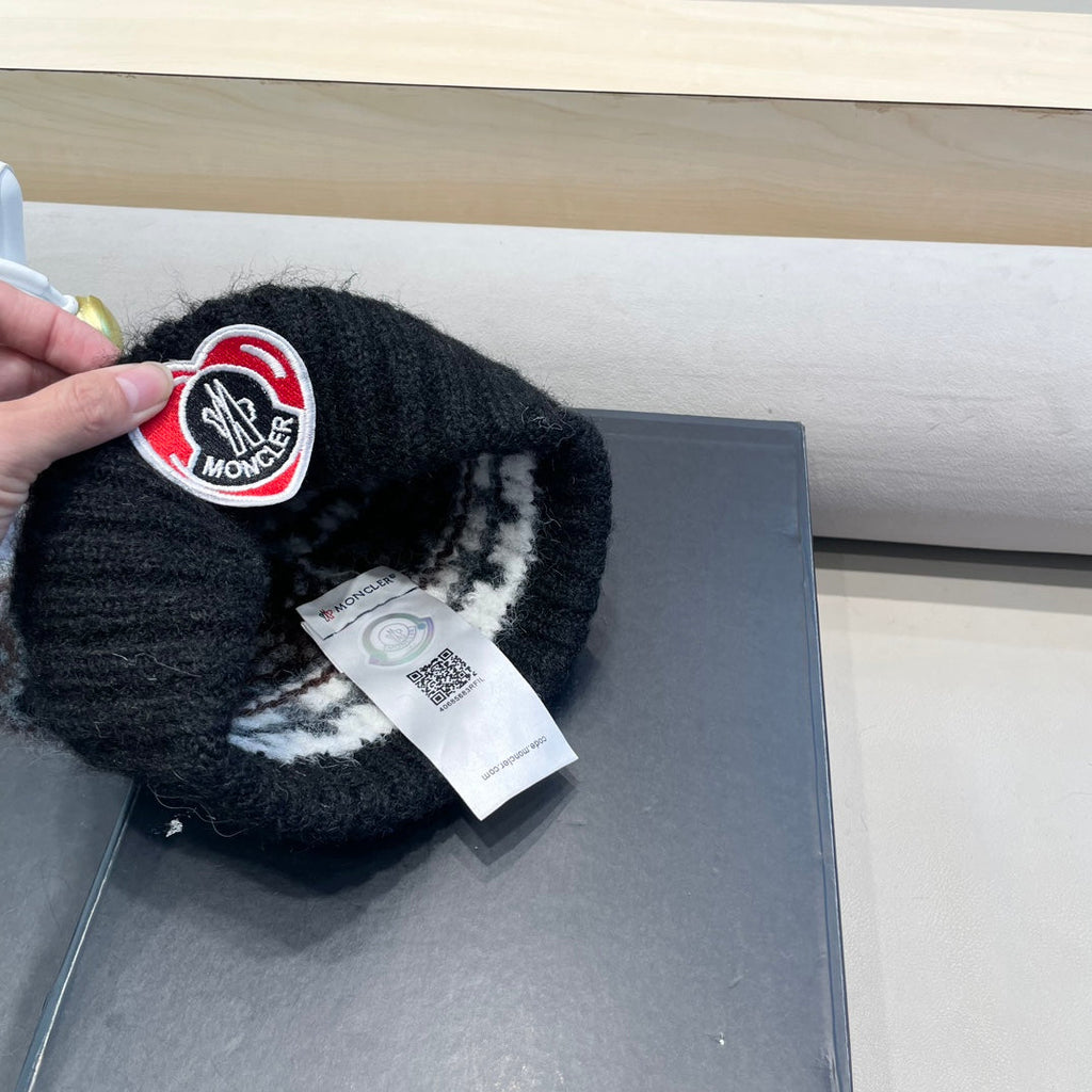 BEANIE HAT IN COLORFUL WOOL 438145