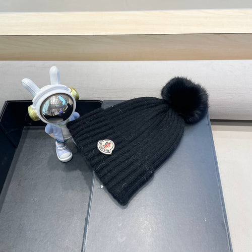 BEANIE HAT IN BLACK WOOL WITH POM POM 438105