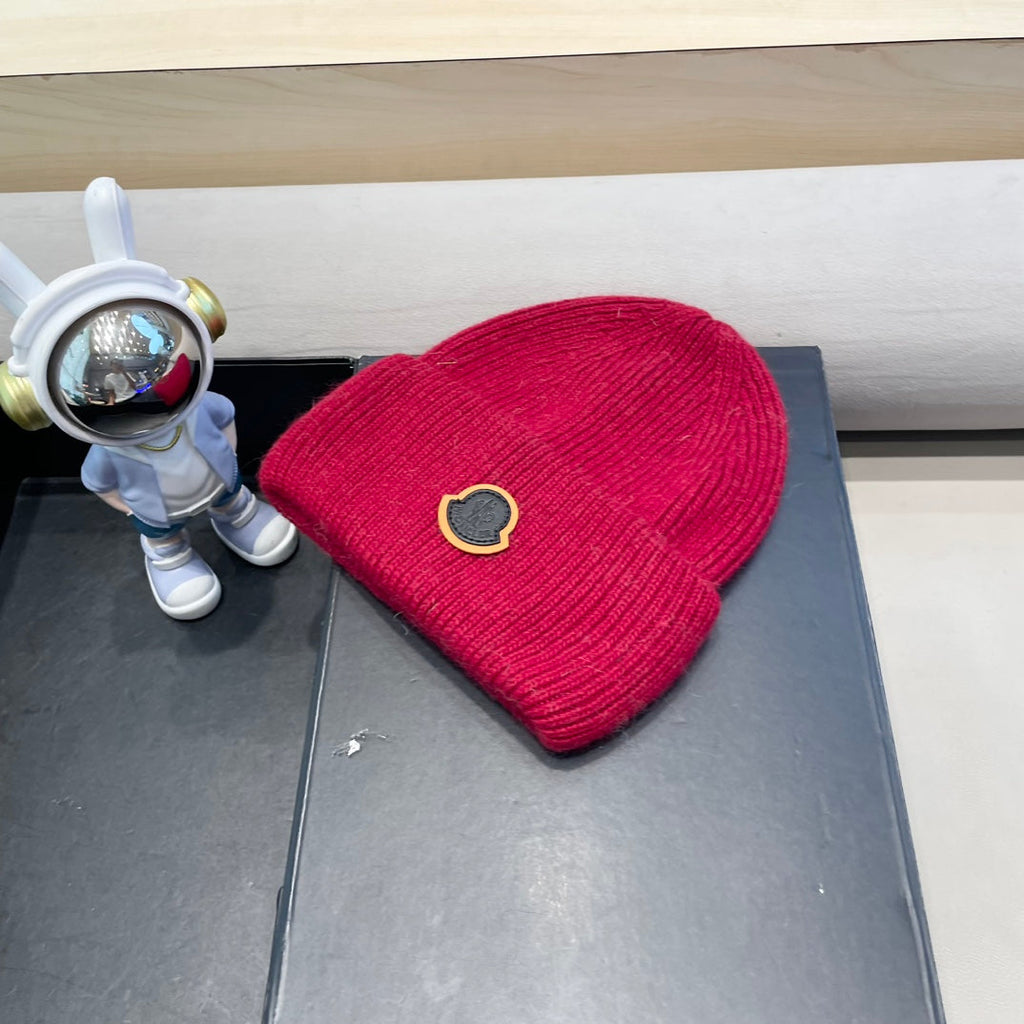 BEANIE HAT IN CHERRY RED WOOL 438124
