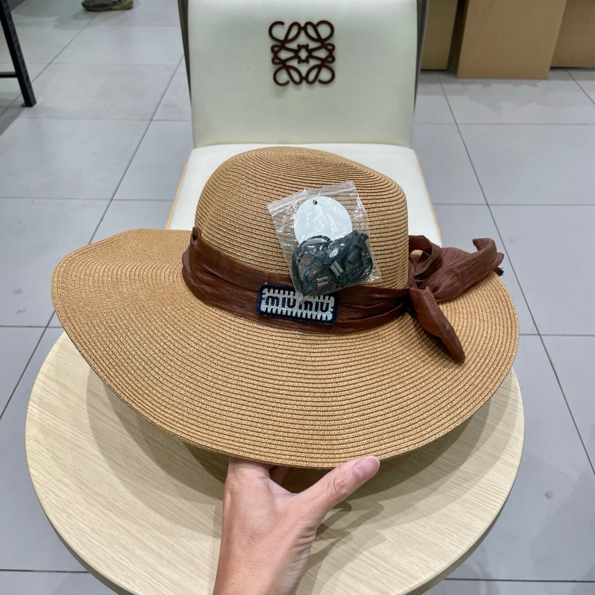 MM WIDE-BRIM BEACH HAT IN BEIGE WITH FABRIC BOW