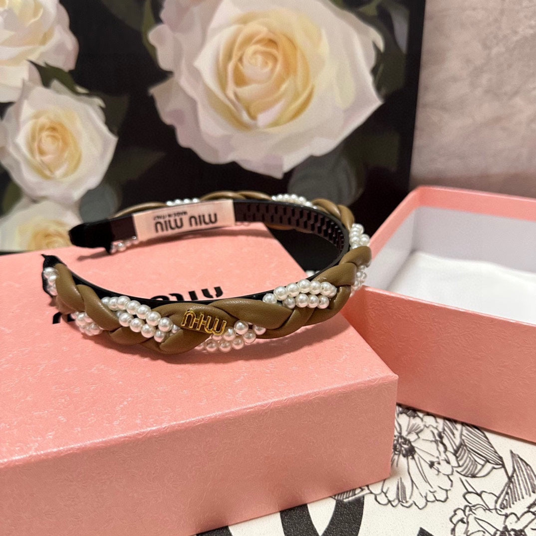 HEADBAND IN GOLDEN BROWN CALFSKIN MIX PEARL CHAIN 347679