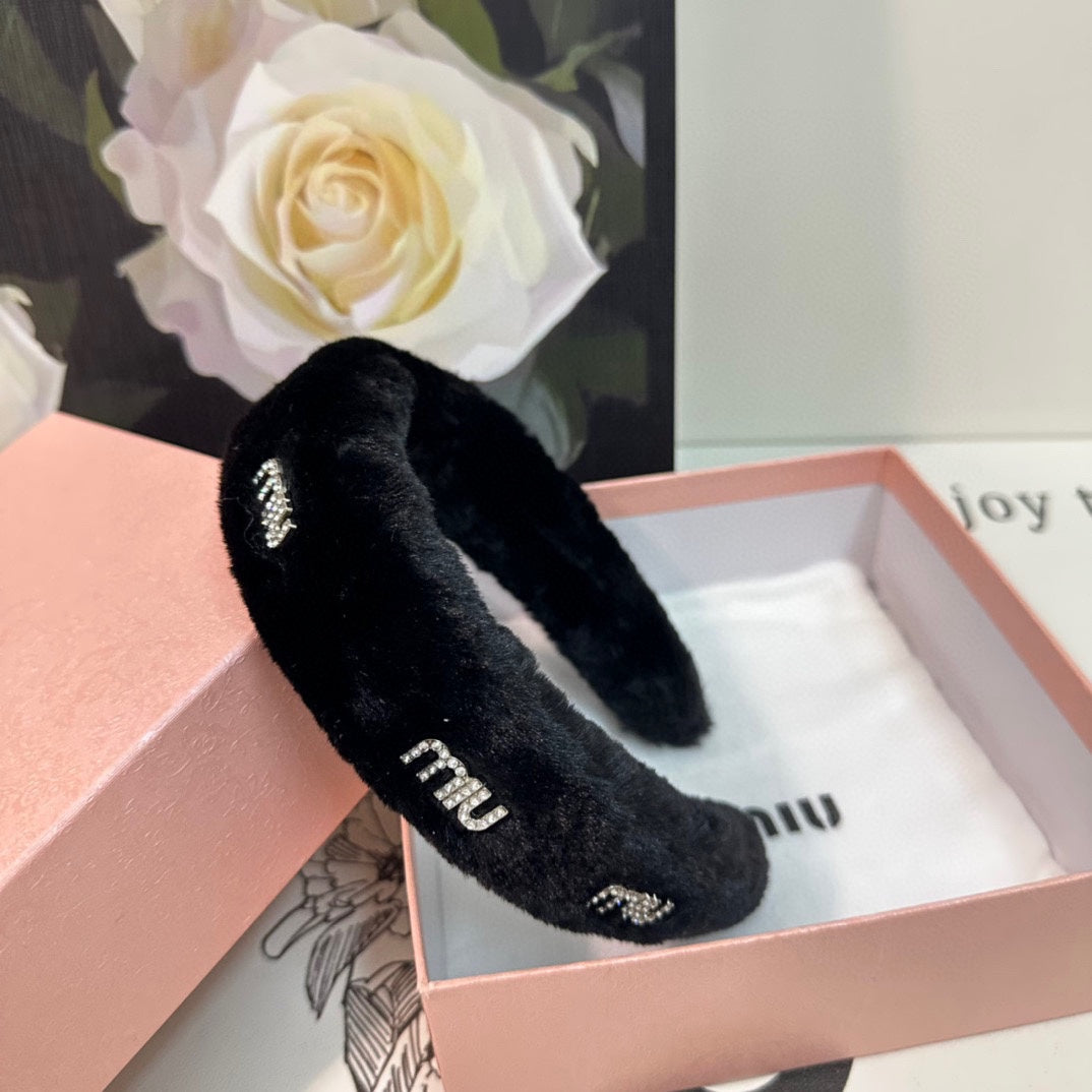 THICK HEADBAND WITH DIAMOND LOGO IN BLACK PLUSH FABRIC 412484