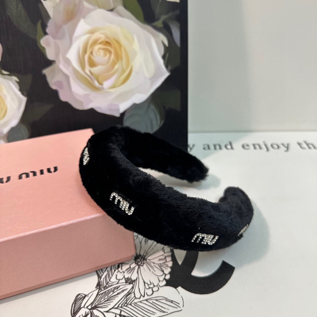 THICK HEADBAND WITH DIAMOND LOGO IN BLACK PLUSH FABRIC 412484