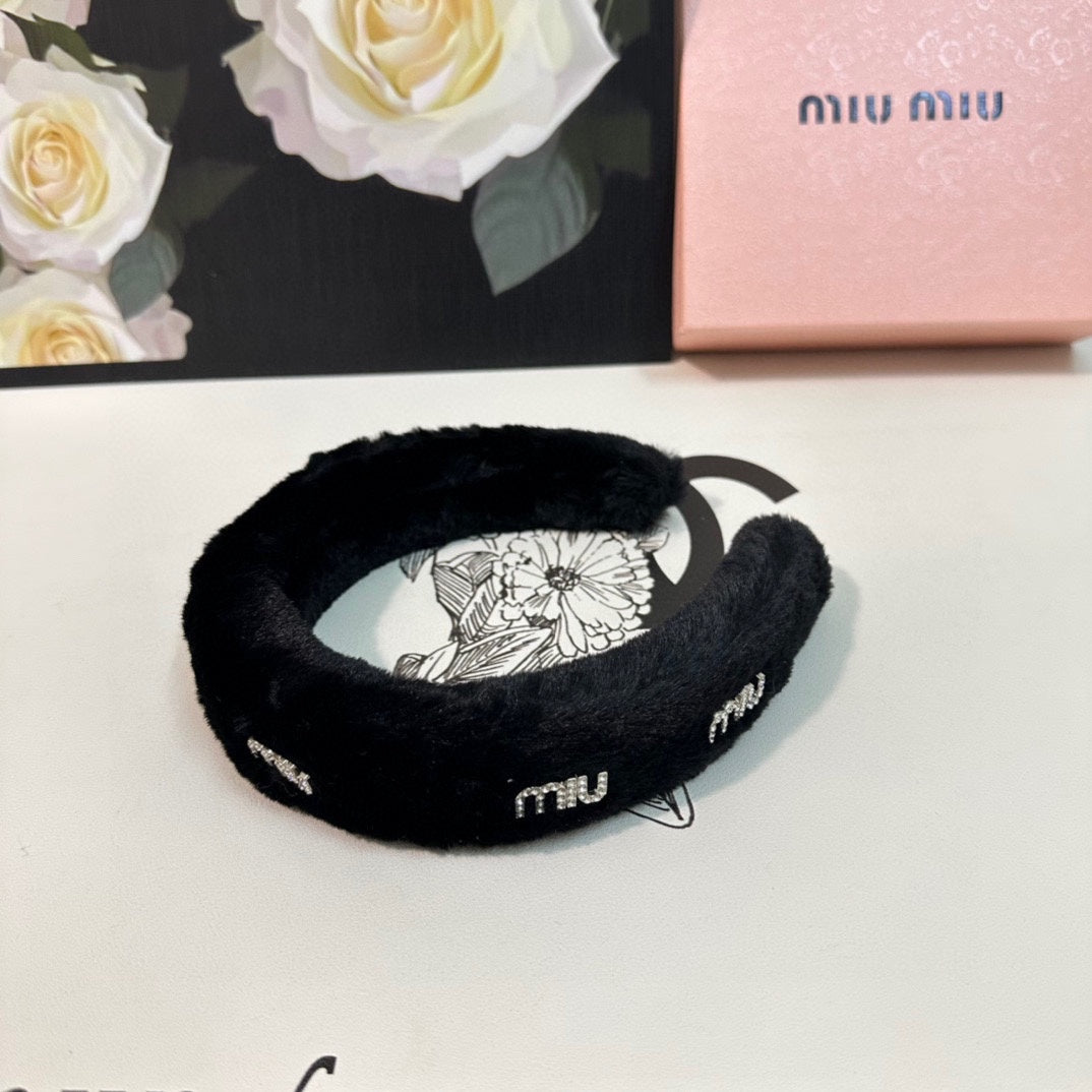 THICK HEADBAND WITH DIAMOND LOGO IN BLACK PLUSH FABRIC 412484