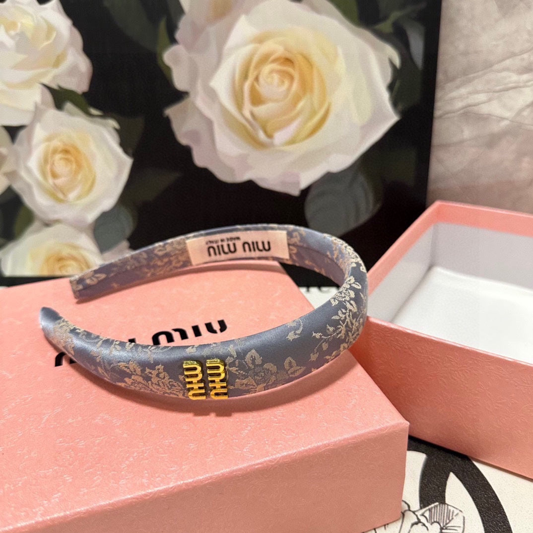 HEADBAND WITH GARNITURE PRINT IN LAVENDER GRAY SILK 432824