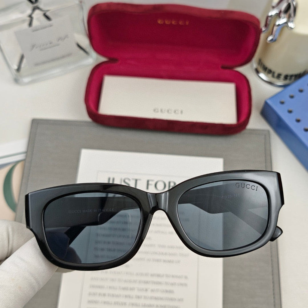 EMBOSSED LOGO OVAL FRAME SUNGLASSES 69100 IN ACETATE