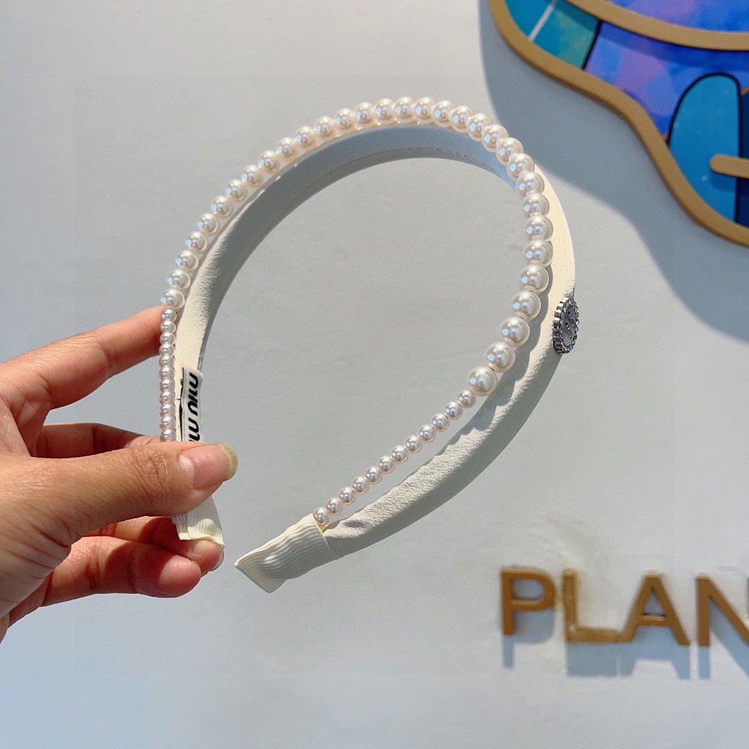 HAIR BAND IN WHITE COTTON ATTACHED PEARL CHAIN 418900