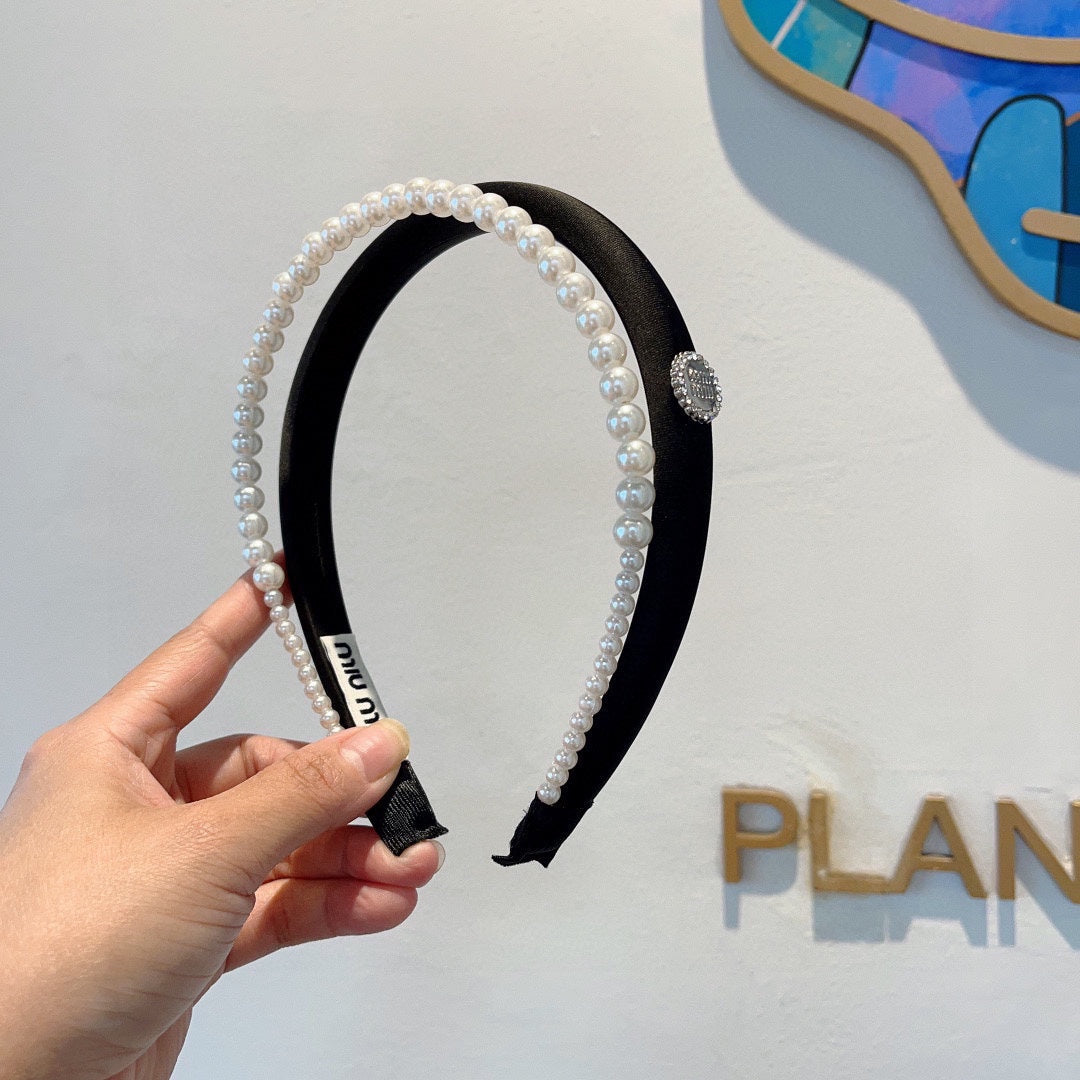 HAIR BAND IN BLACK COTTON ATTACHED PEARL CHAIN 418901