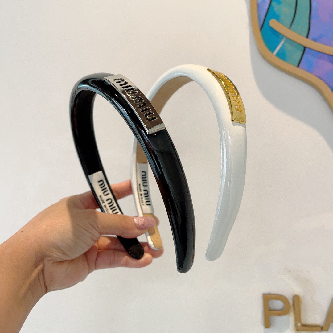 HEADBAND IN BLACK PATENT CALFSKIN SILVER LOGO 427344