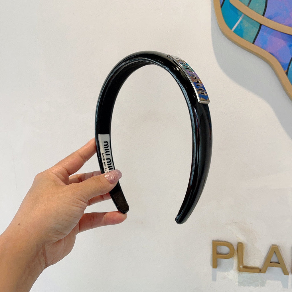 HEADBAND IN BLACK PATENT CALFSKIN SILVER LOGO 427344