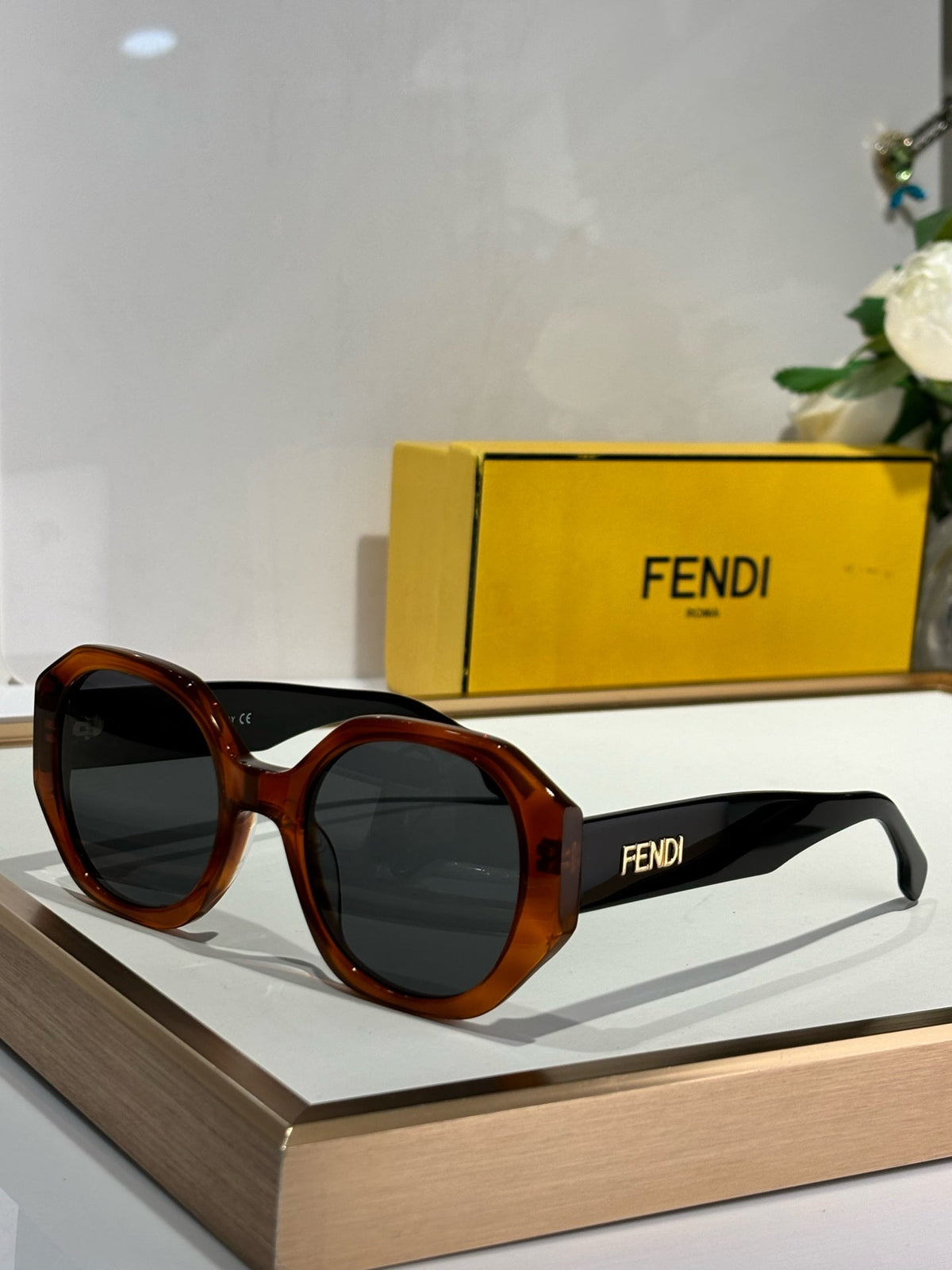 FEN EVOLUTION CHUNKY GEOMETRIC FRAME SUNGLASSES FE40118 IN ACETATE