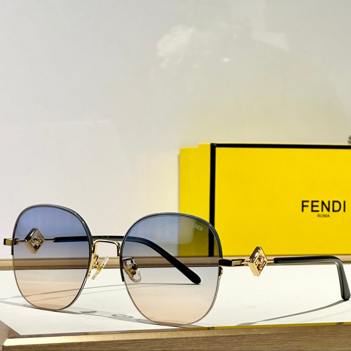 TRAVEL ROUND FRAME SUNGLASSES FD8136 IN METAL