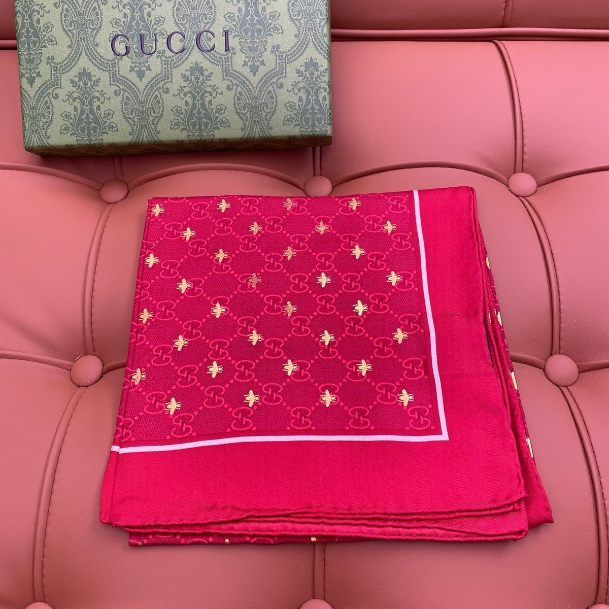 GUCCI 25S SCARF 90 IN SILK 709693