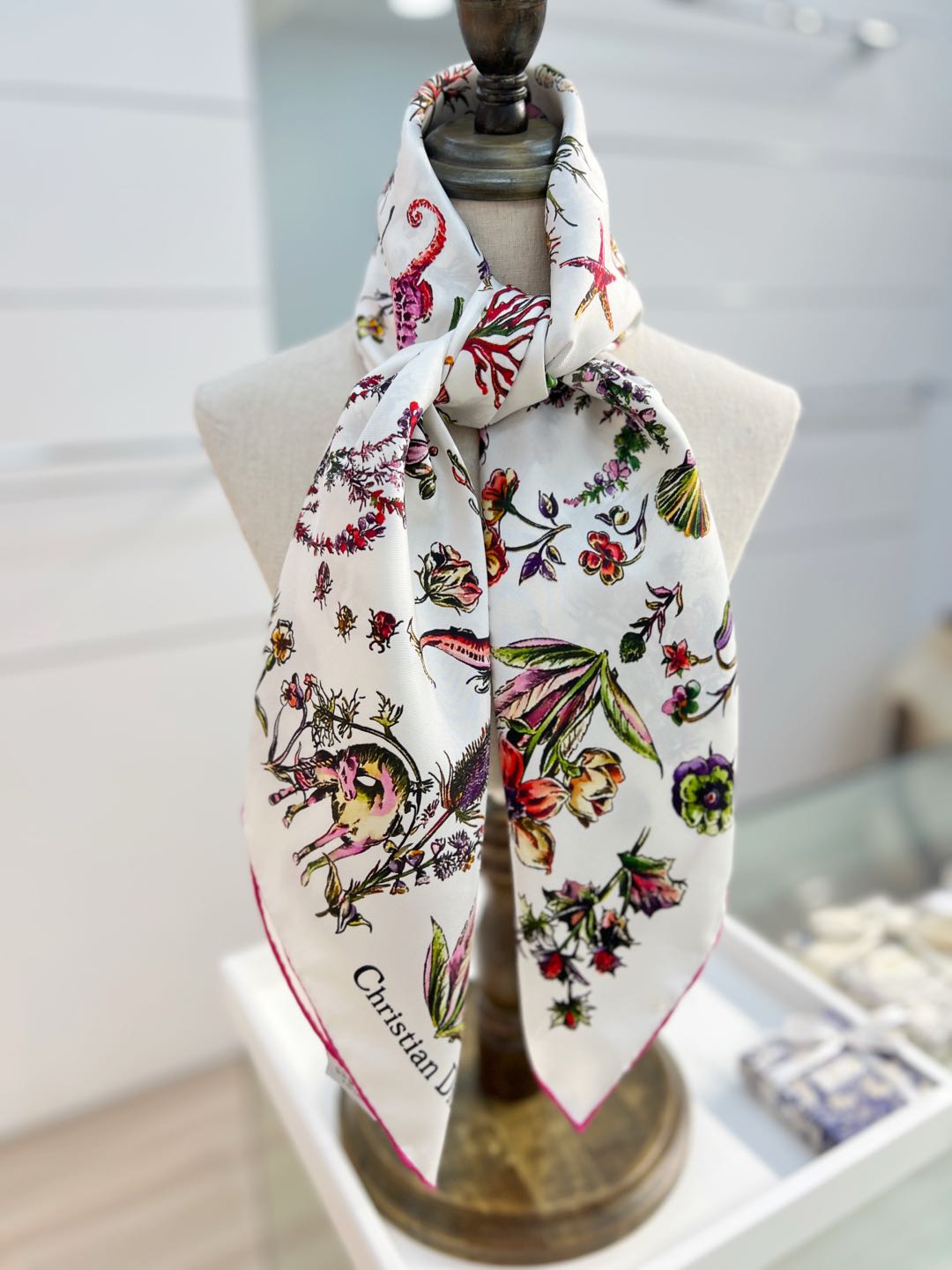 DIOR REVERSIBLE PRINTED SQUARE SCARF 90 CM IN WHITE SILK 7735868