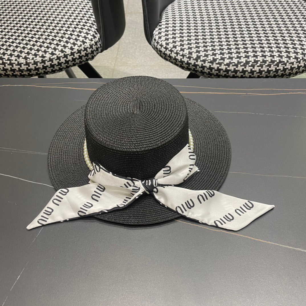 MM SMALL-BRIM STRAW HAT IN BLACK AND PEARL EMBELLISHED