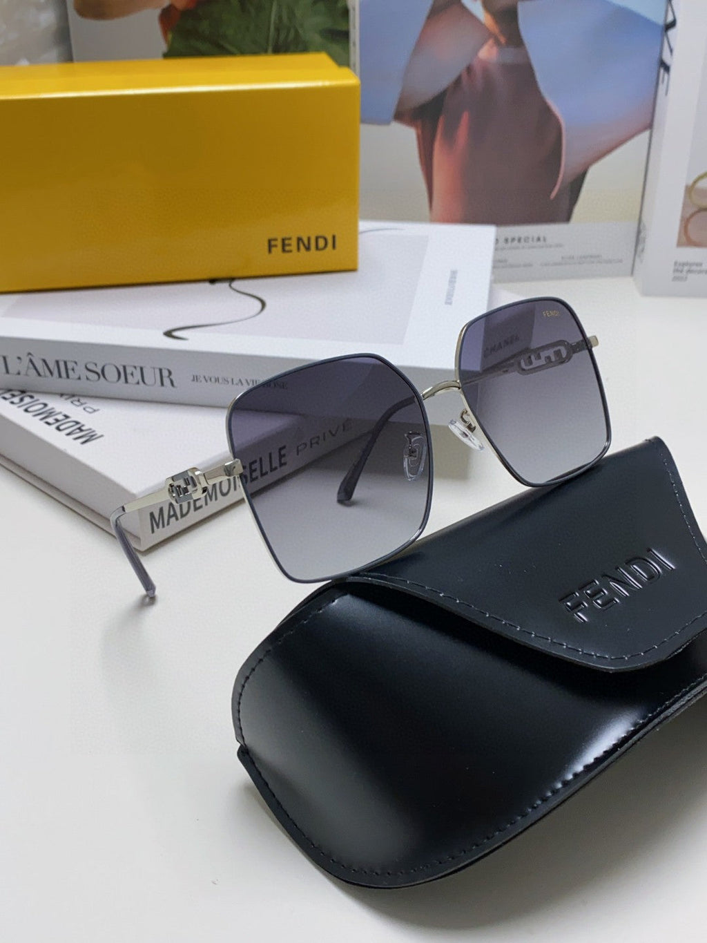 OVERSIZED BAGUETTE SQUARE FRAME SUNGLASSES 562043 IN METAL