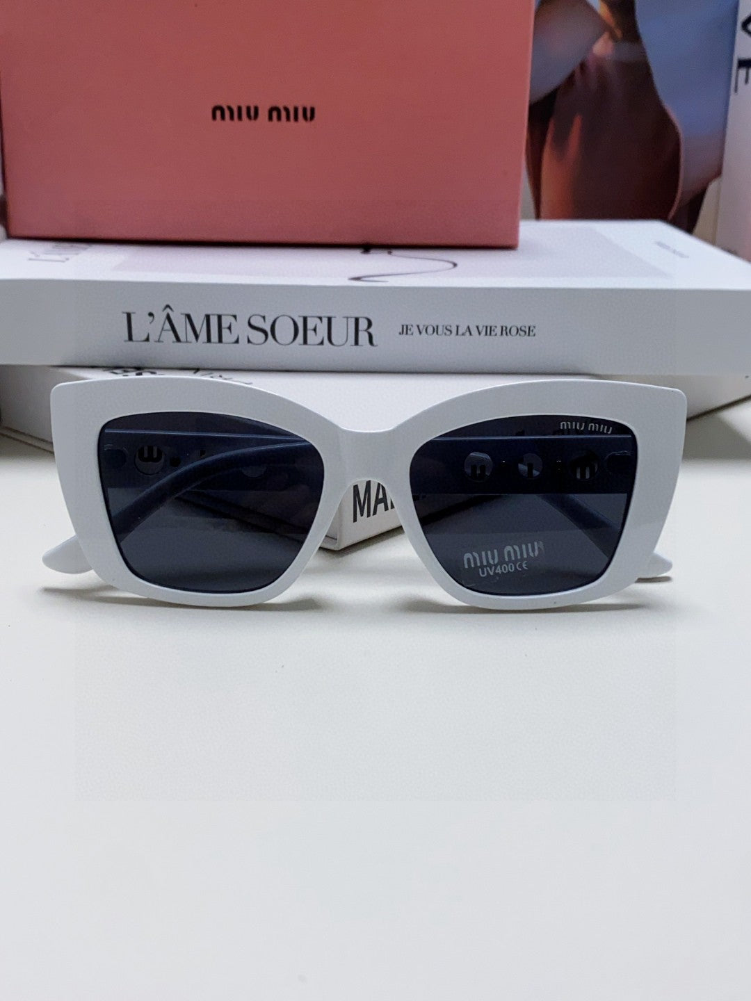 LOGO CAT EYE SUNGLASSES 513004 IN WHITE ACETATE