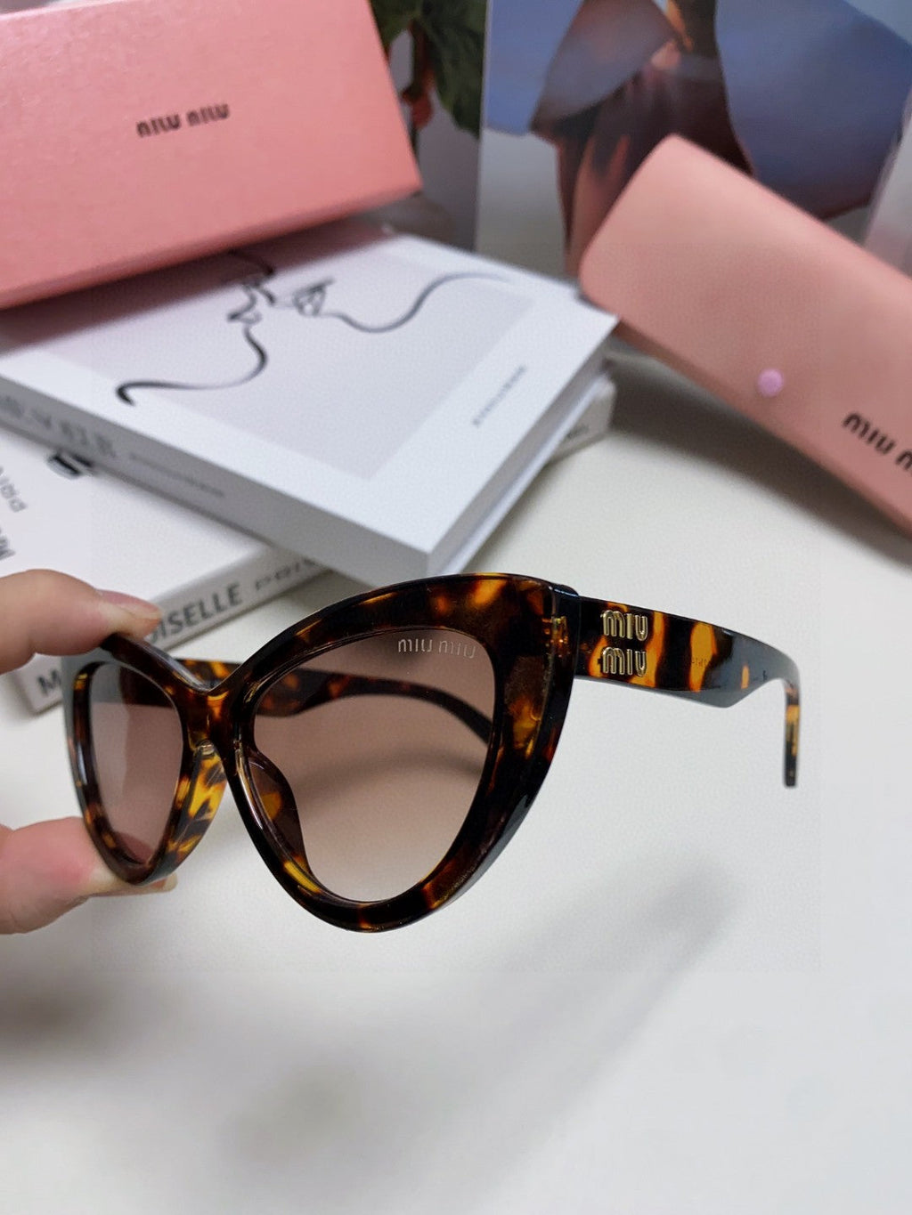 GLIMPSE CAT EYE SUNGLASSES 555885 IN HAVANA ACETATE