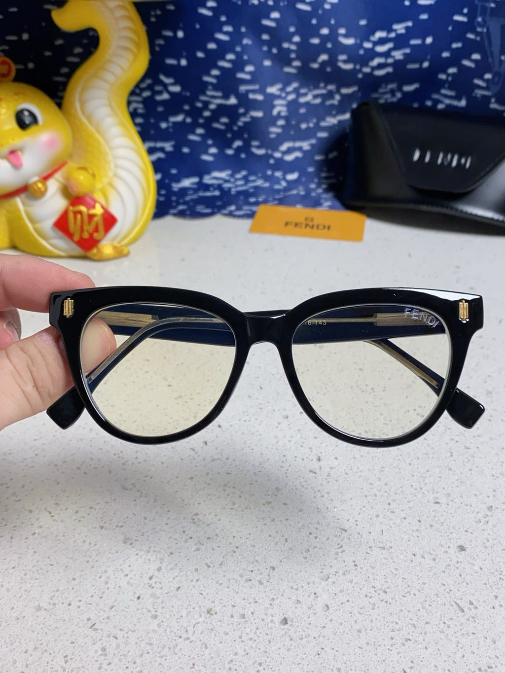 DIAGONAL ROUND FRAME SUNGLASSES 566718 IN ACETATE