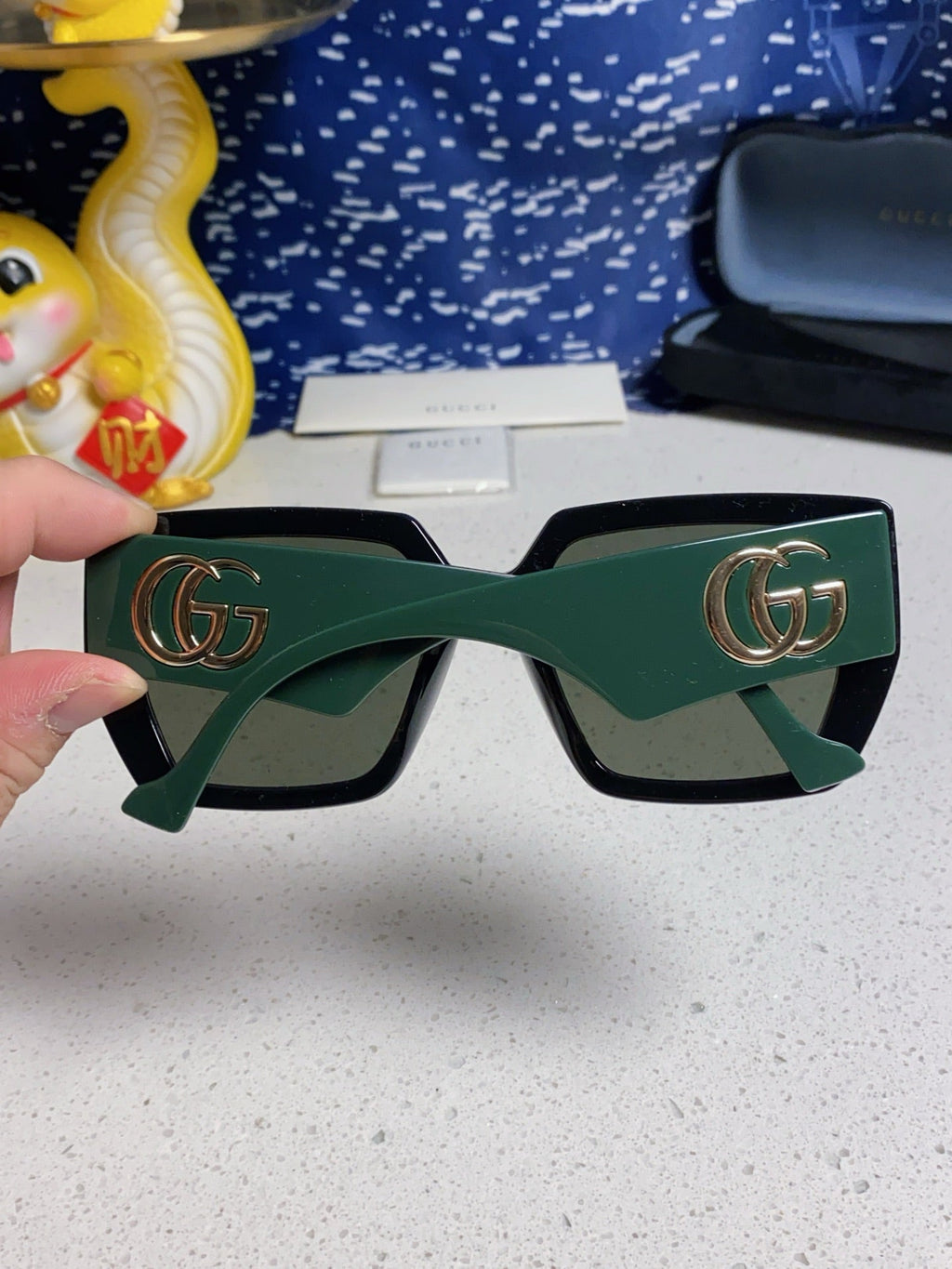 SQUARE FRAME SUNGLASSES 573303 IN ACETATE EMBOSSED LOGO