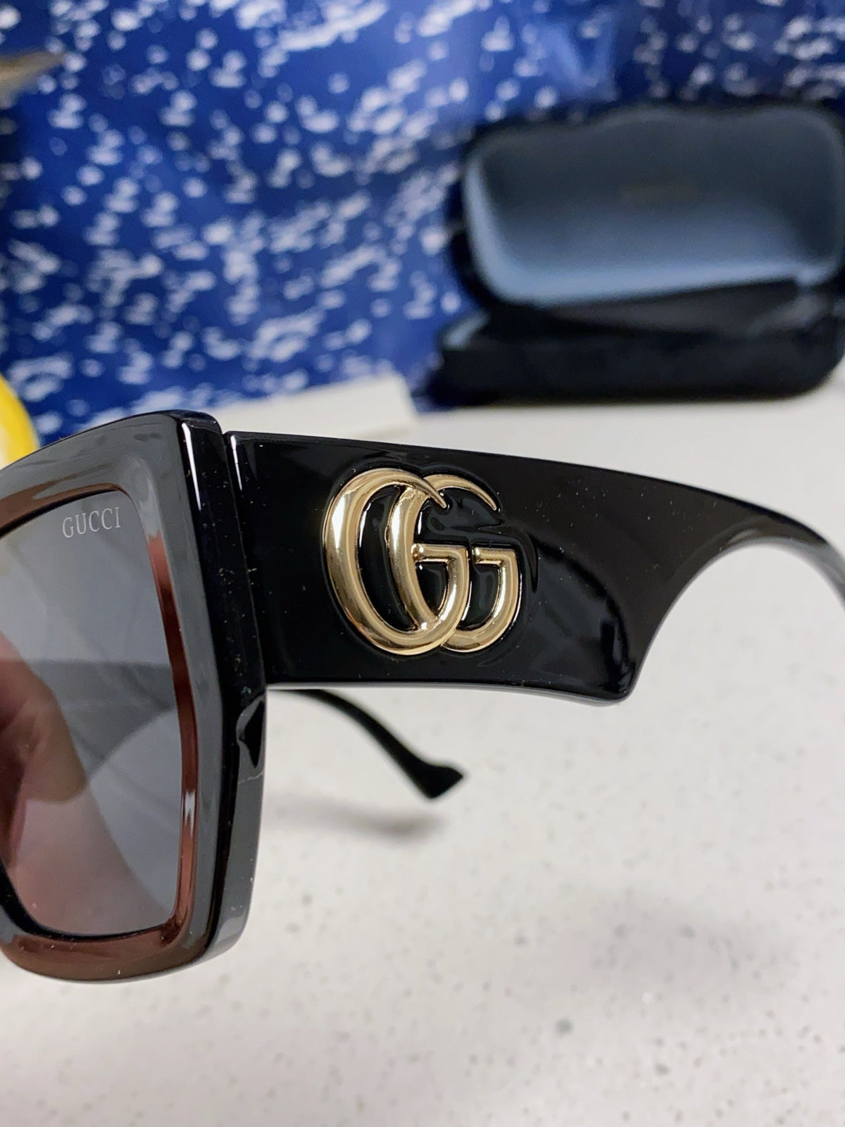 SQUARE FRAME SUNGLASSES 573303 IN ACETATE EMBOSSED LOGO