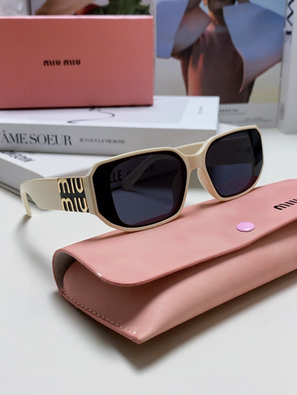 GLIMPSE SUNGLASSES 576819 IN WHITE ACETATE