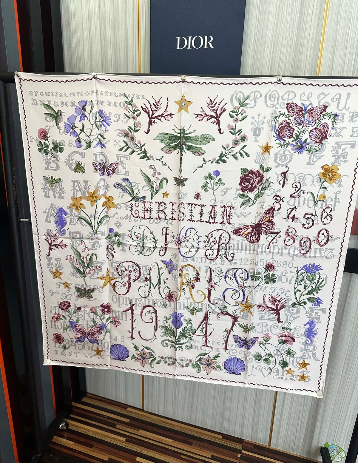 DIOR SQUARE SCARF 90 CM IN WHITE SILK MOTIF 735744