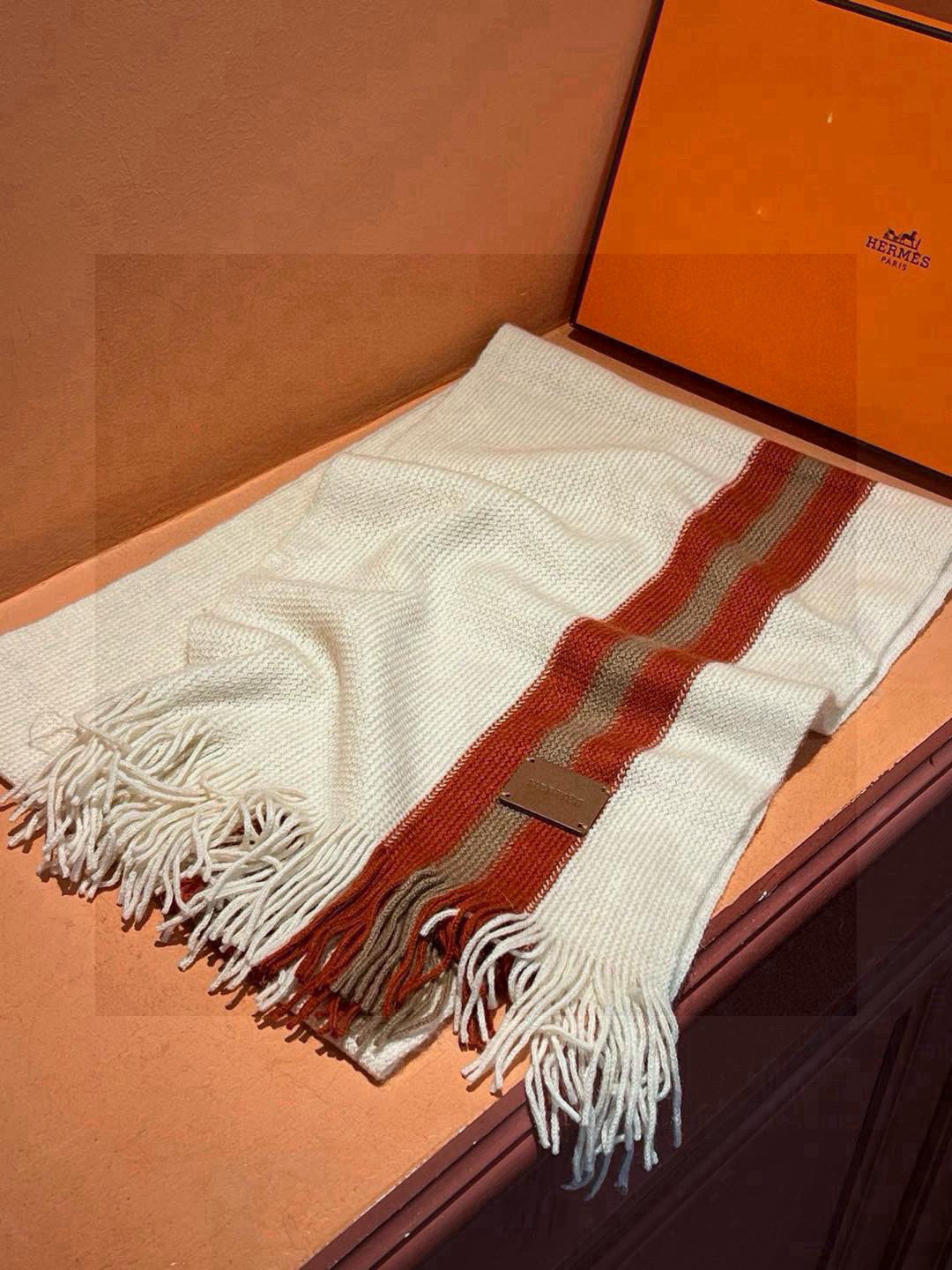GUCCI 25S SCARF 180 IN CASHMERE 711250