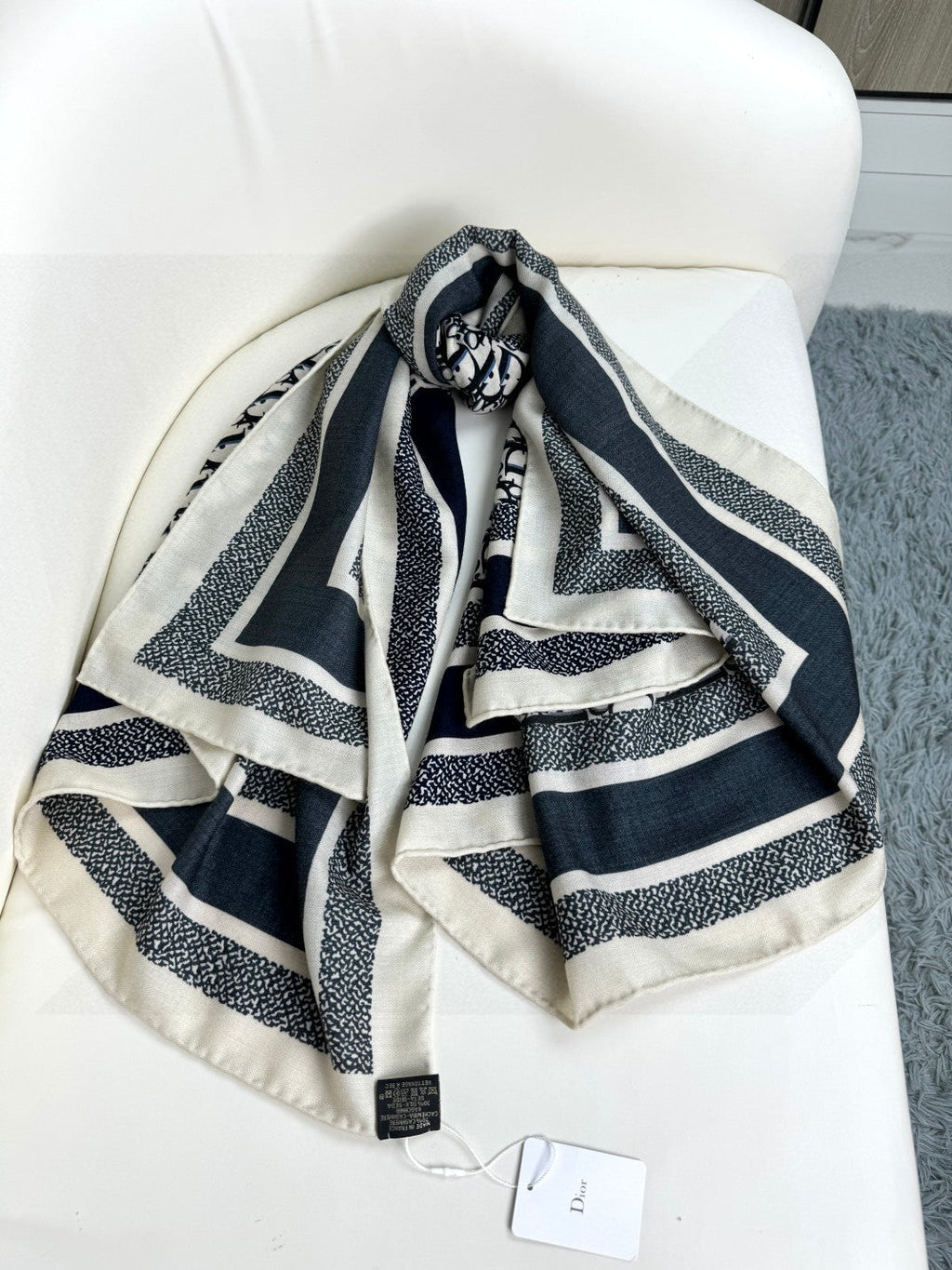 DIOR SCARF 140 CM IN CASHMERE-SILK BLEND 699256