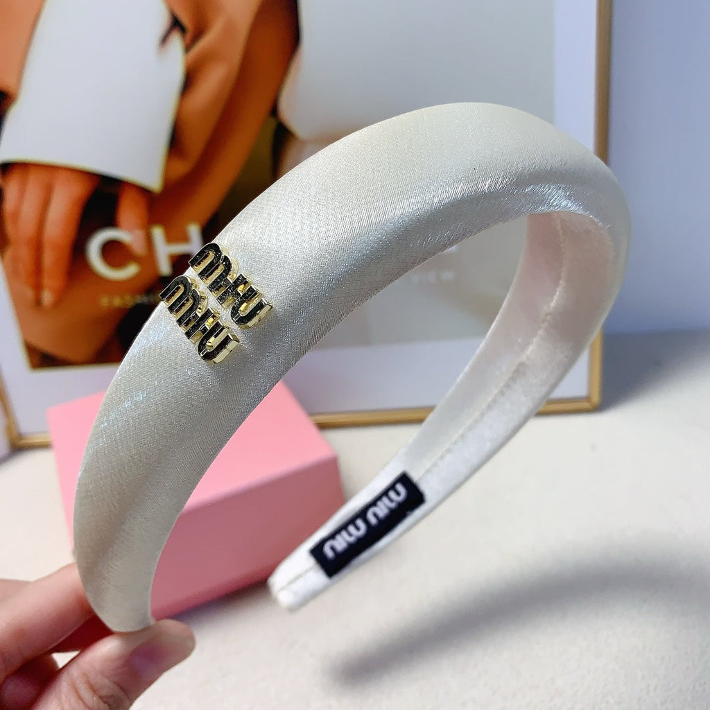 THICK HEADBAND IN WHITE SILK GOLD LOGO 241200